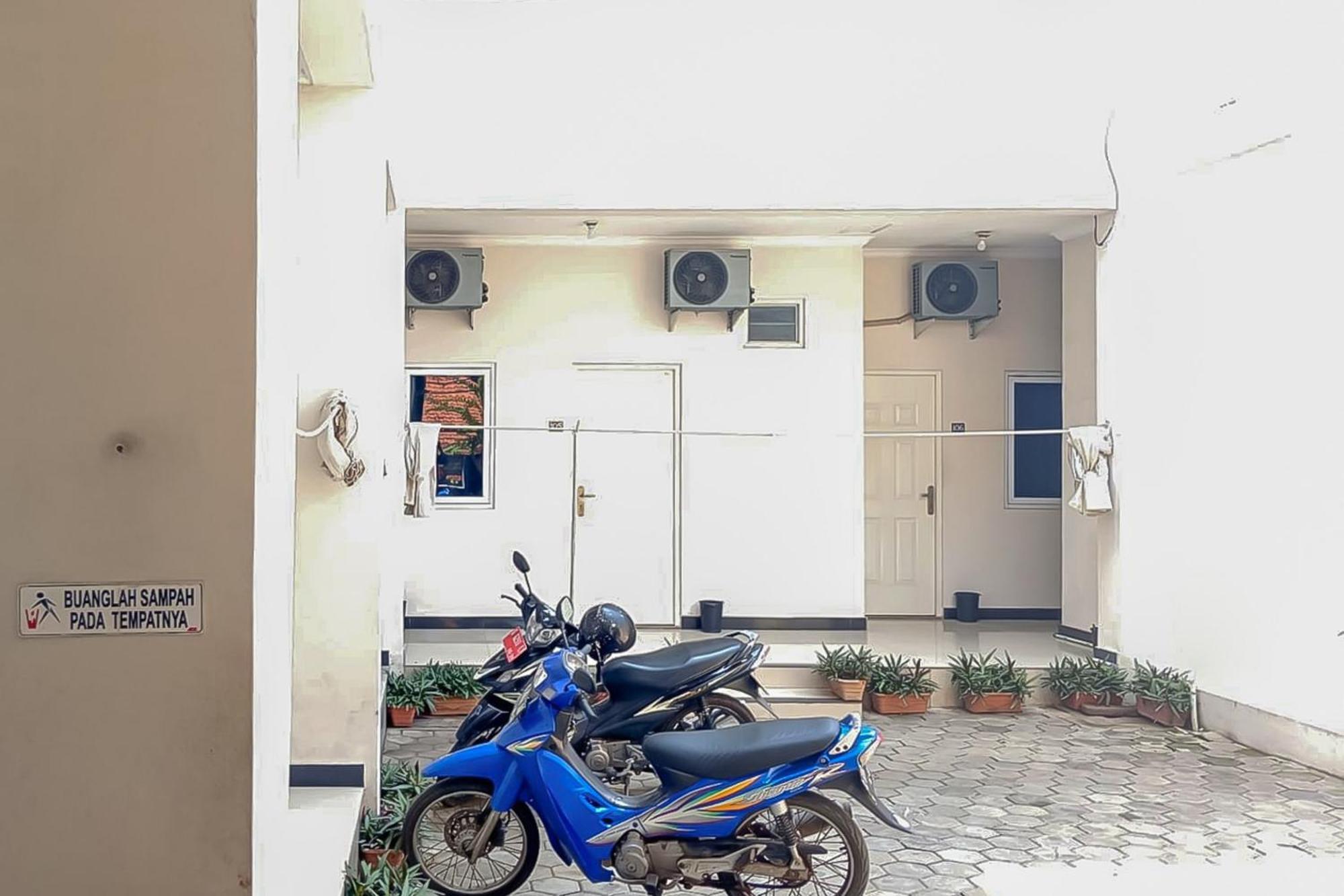 Waringin Guest House Tegal Mitra Reddoorz מראה חיצוני תמונה