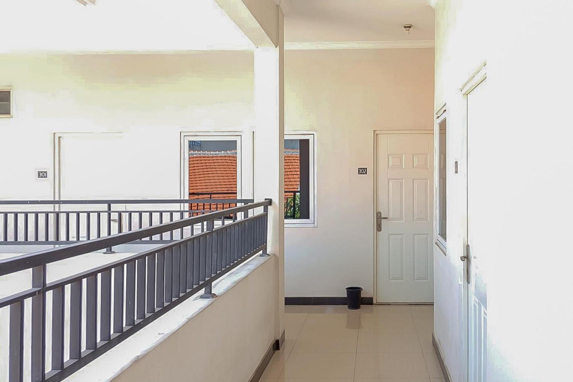 Waringin Guest House Tegal Mitra Reddoorz מראה חיצוני תמונה